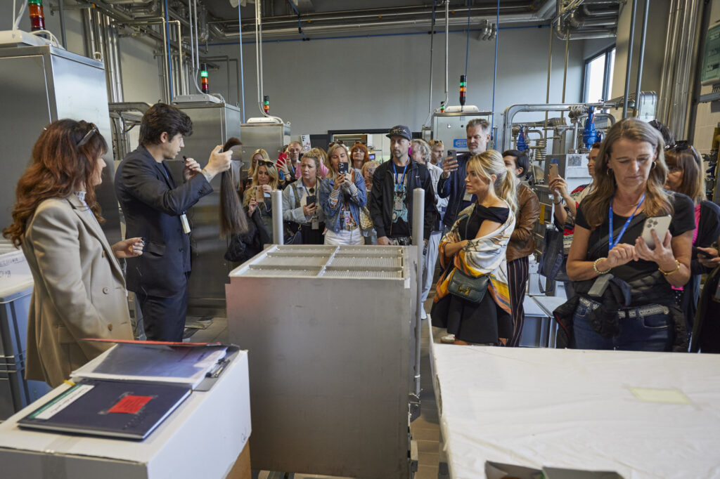 Reportage, Great Lengths, Werksbesichtigung