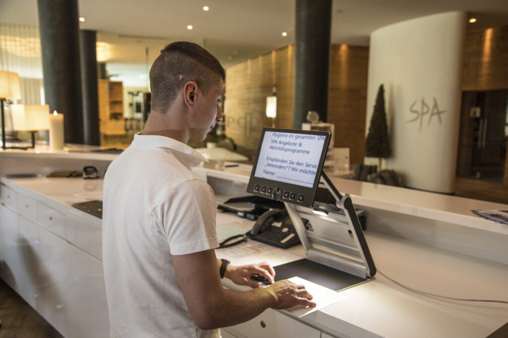 Reportage, Odilien-Insitut, Arbeitsassistenz, Hilfsmittel